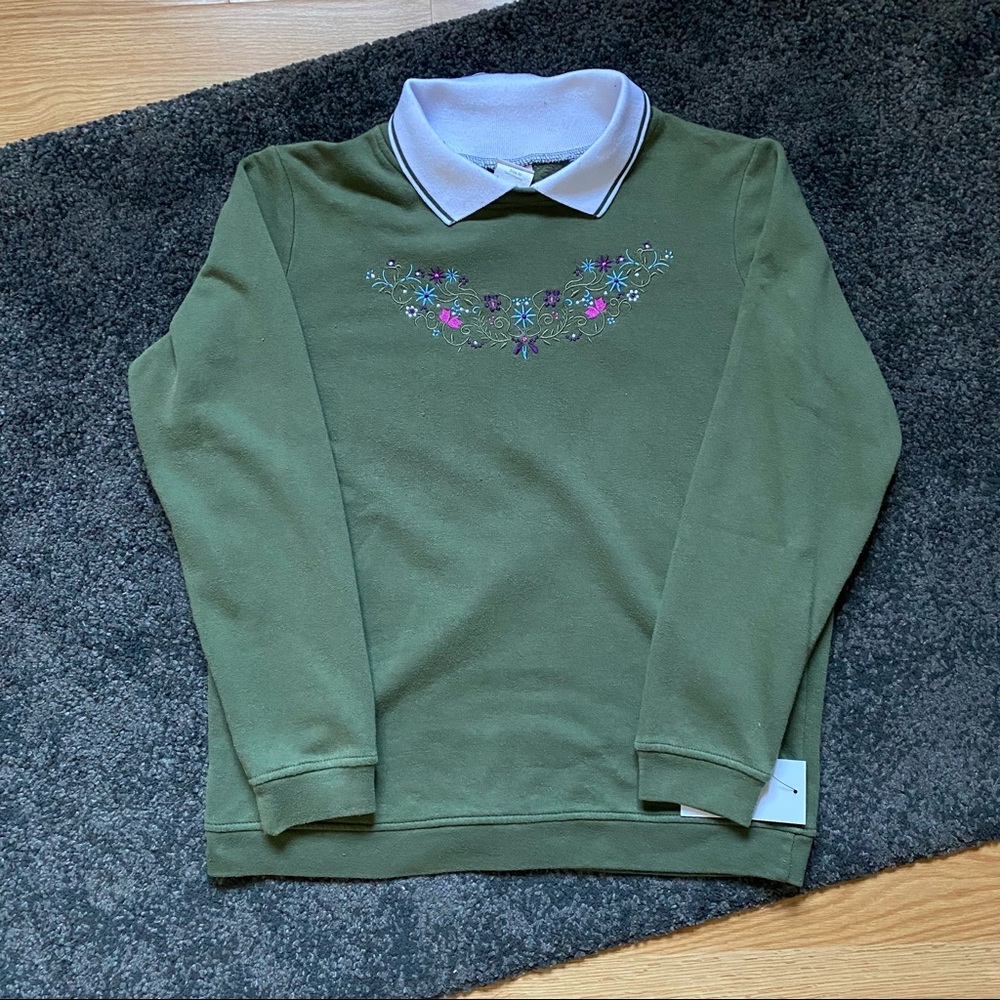Sage Green Flower Cute Crewneck